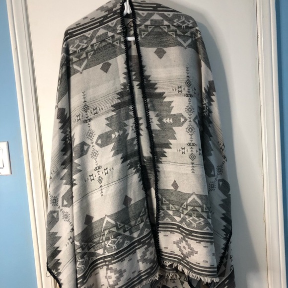 Black and white poncho! - Picture 2 of 2